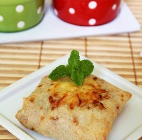 Besamel-Soslu-Tavuklu-Krep-Bohcalari-tarifi